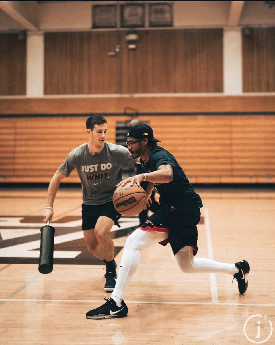 Joey Hewitt training with Jordan Poole on court
